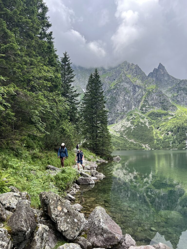 Smuk udsigt ved vandring rundt om Morskie Oko