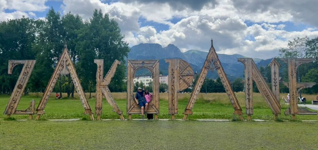 Stort træskulptur med Zakopane